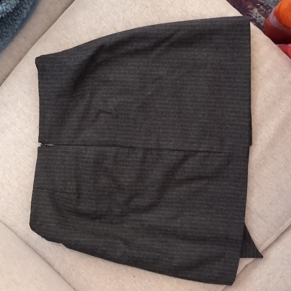 Aritzia WINFRED Wrap Front Skirt. Size 6. Gray pinstripe. Wool. - Picture 6 of 8